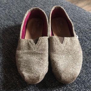 Toms Shoes - EUC TOMS (brown/gold) Toms Shoes - EUC TOMS (brown/gold)